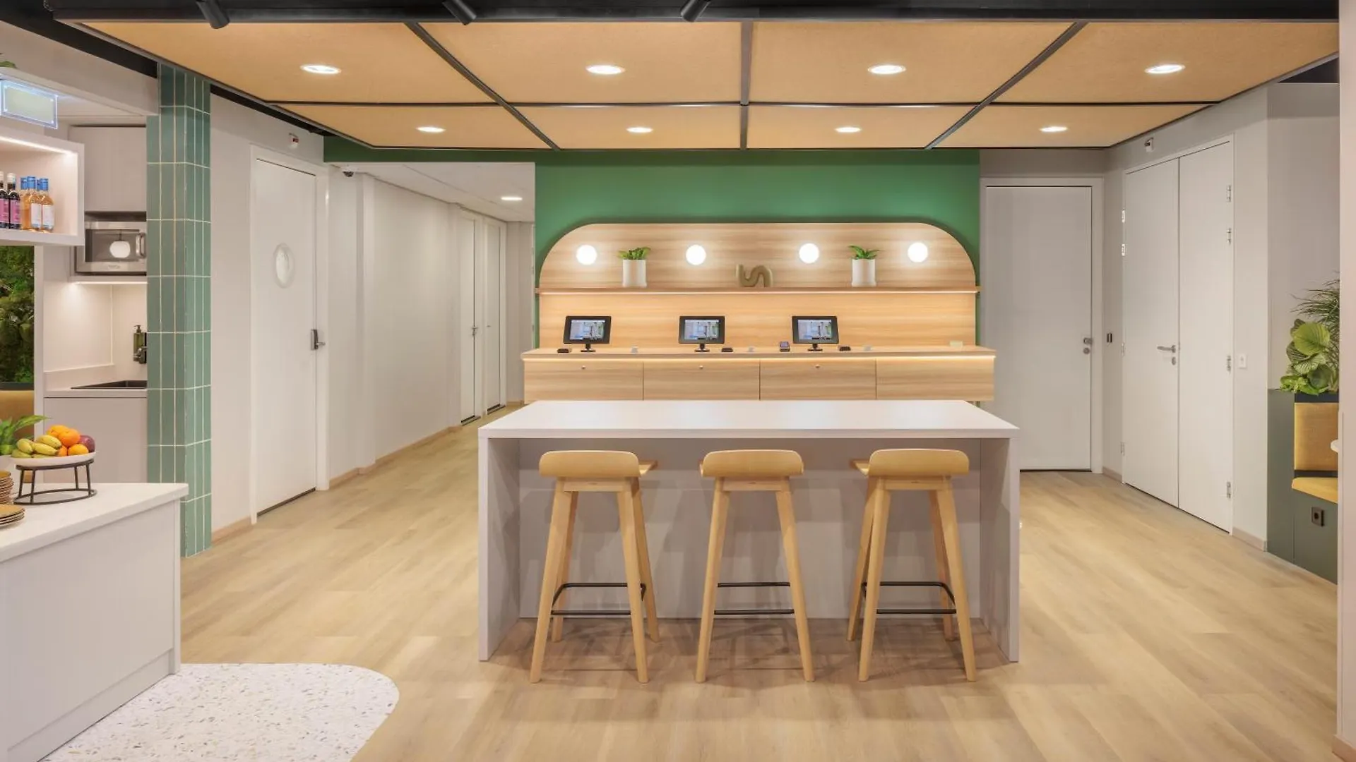 Maxhotel Amsterdam Airport Schiphol - Recently Renovated Hoofddorp Hotel