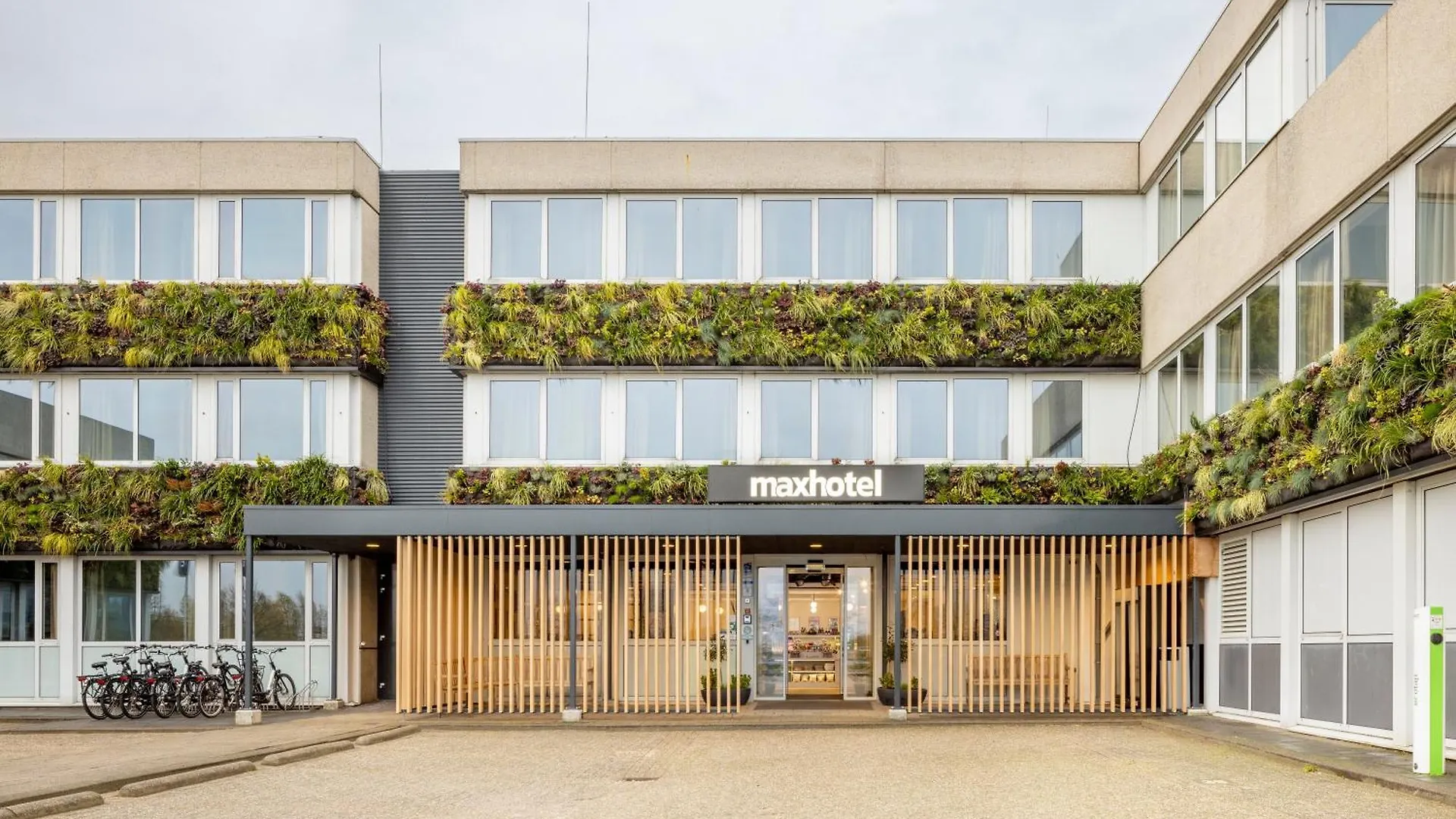 *** Hotel Maxhotel Amsterdam Airport Schiphol - Recently Renovated Hoofddorp Netherlands