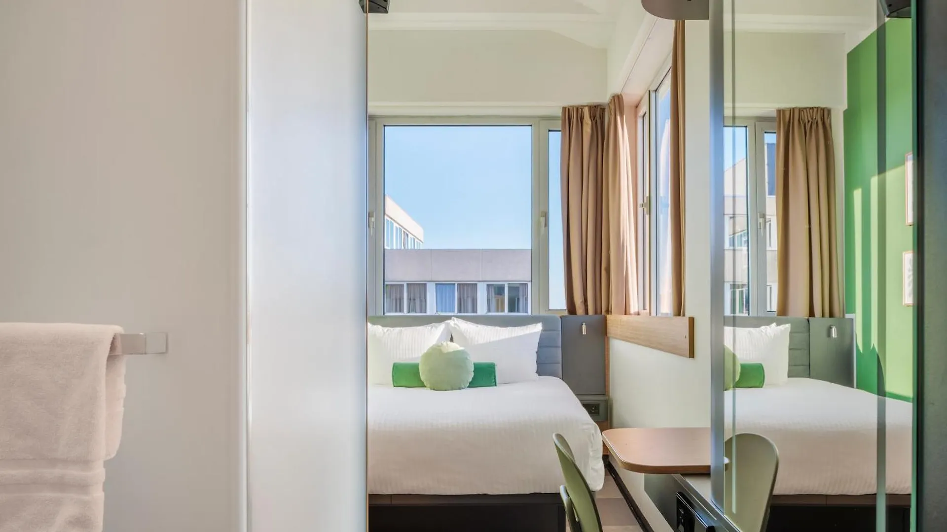 Maxhotel Amsterdam Airport Schiphol - Recently Renovated Hoofddorp Netherlands