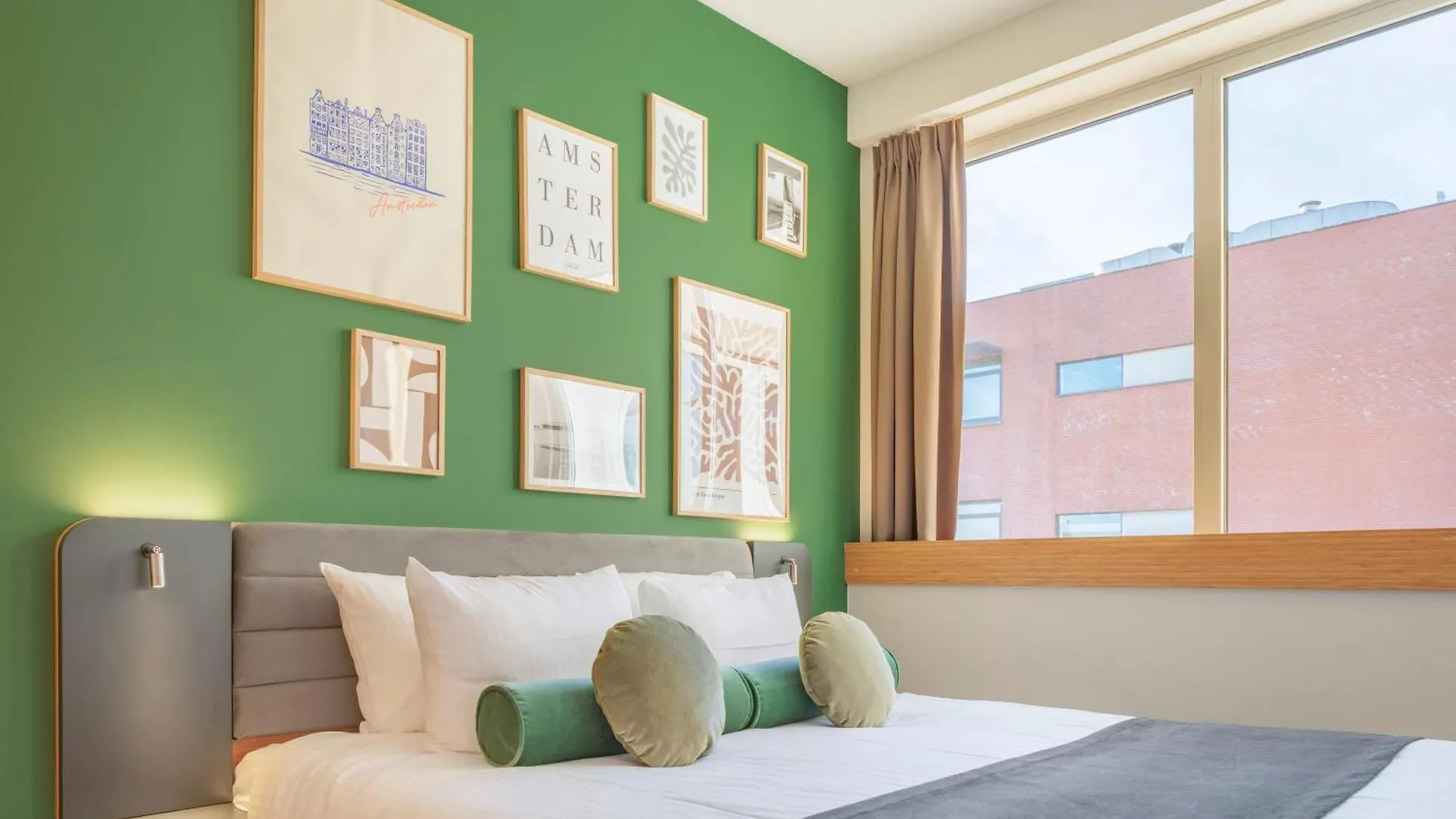 Maxhotel Amsterdam Airport Schiphol - Recently Renovated location