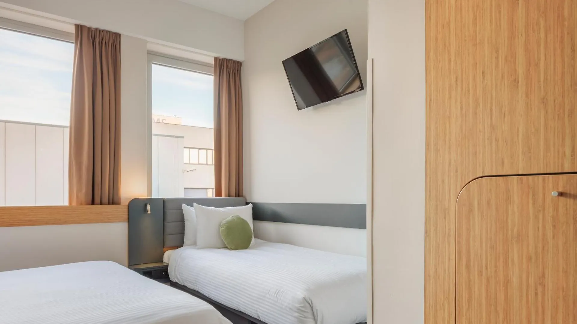 Maxhotel Amsterdam Airport Schiphol - Recently Renovated Hoofddorp Netherlands