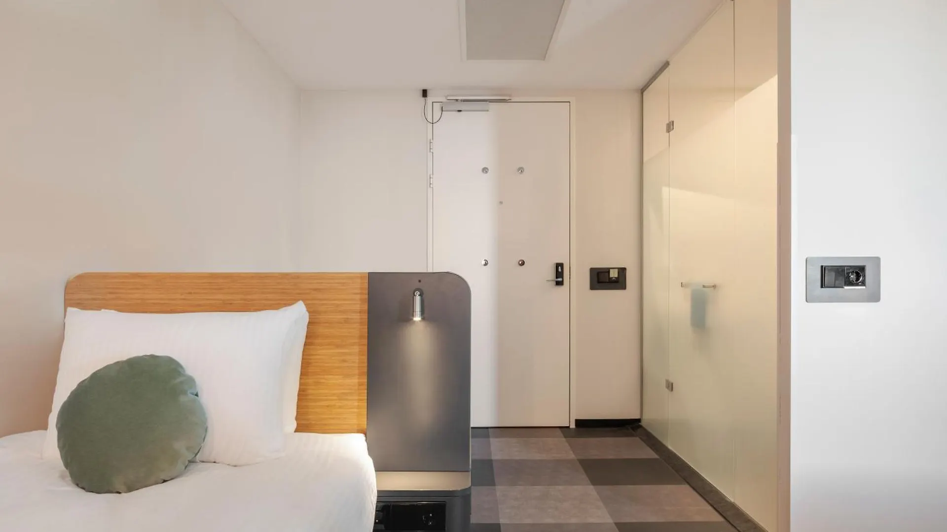 Maxhotel Amsterdam Airport Schiphol - Recently Renovated Hoofddorp Hotel