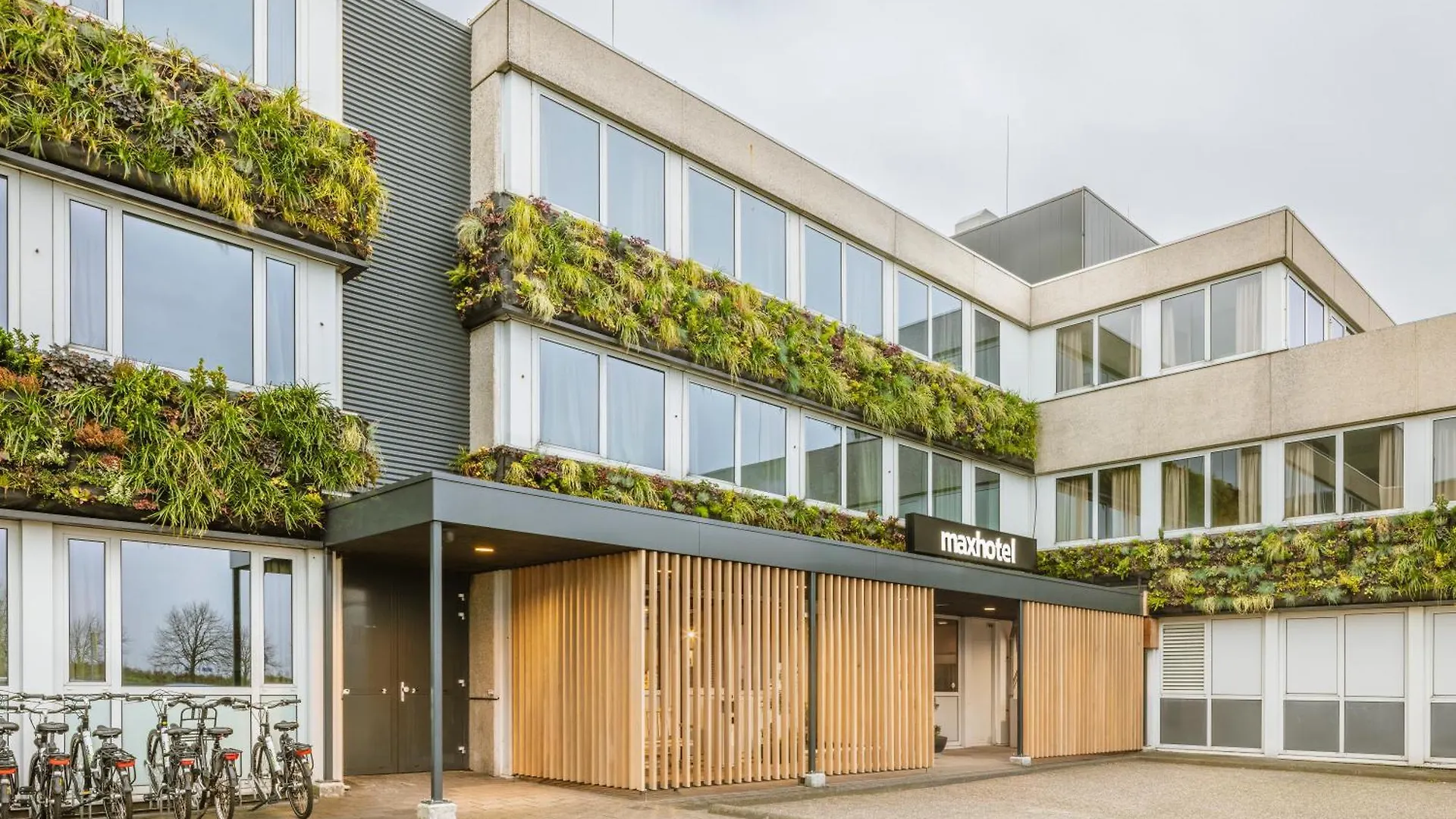 Maxhotel Amsterdam Airport Schiphol - Recently Renovated Hoofddorp