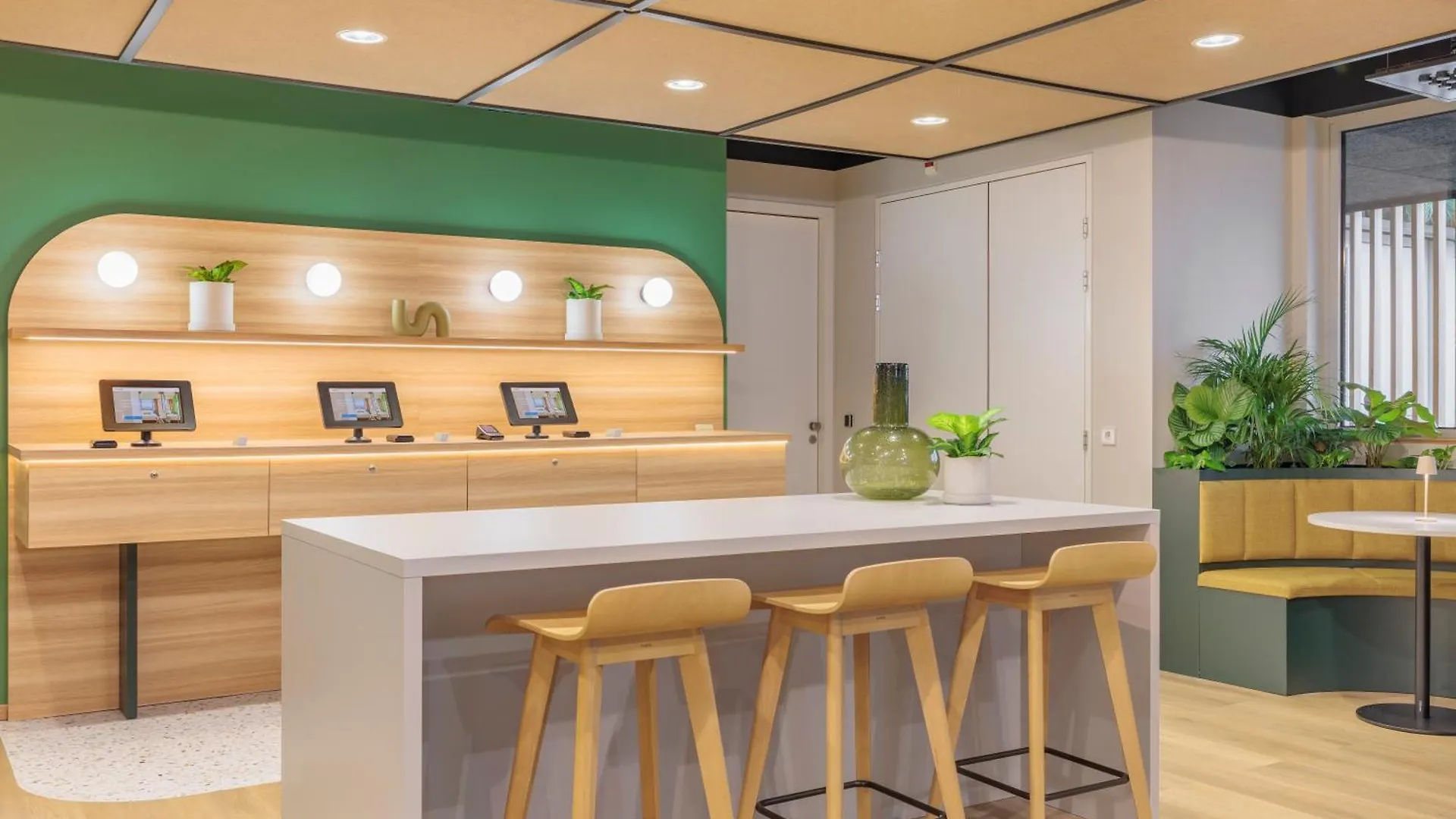 Hotel Maxhotel Amsterdam Airport Schiphol - Recently Renovated Hoofddorp